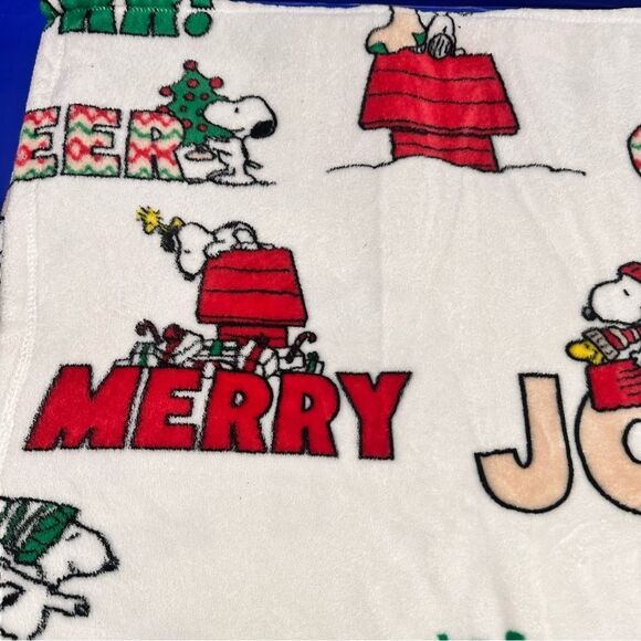 Peanuts Snoopy fleece Throw Blanket “Merry & Joy” - Picture 4 of 7